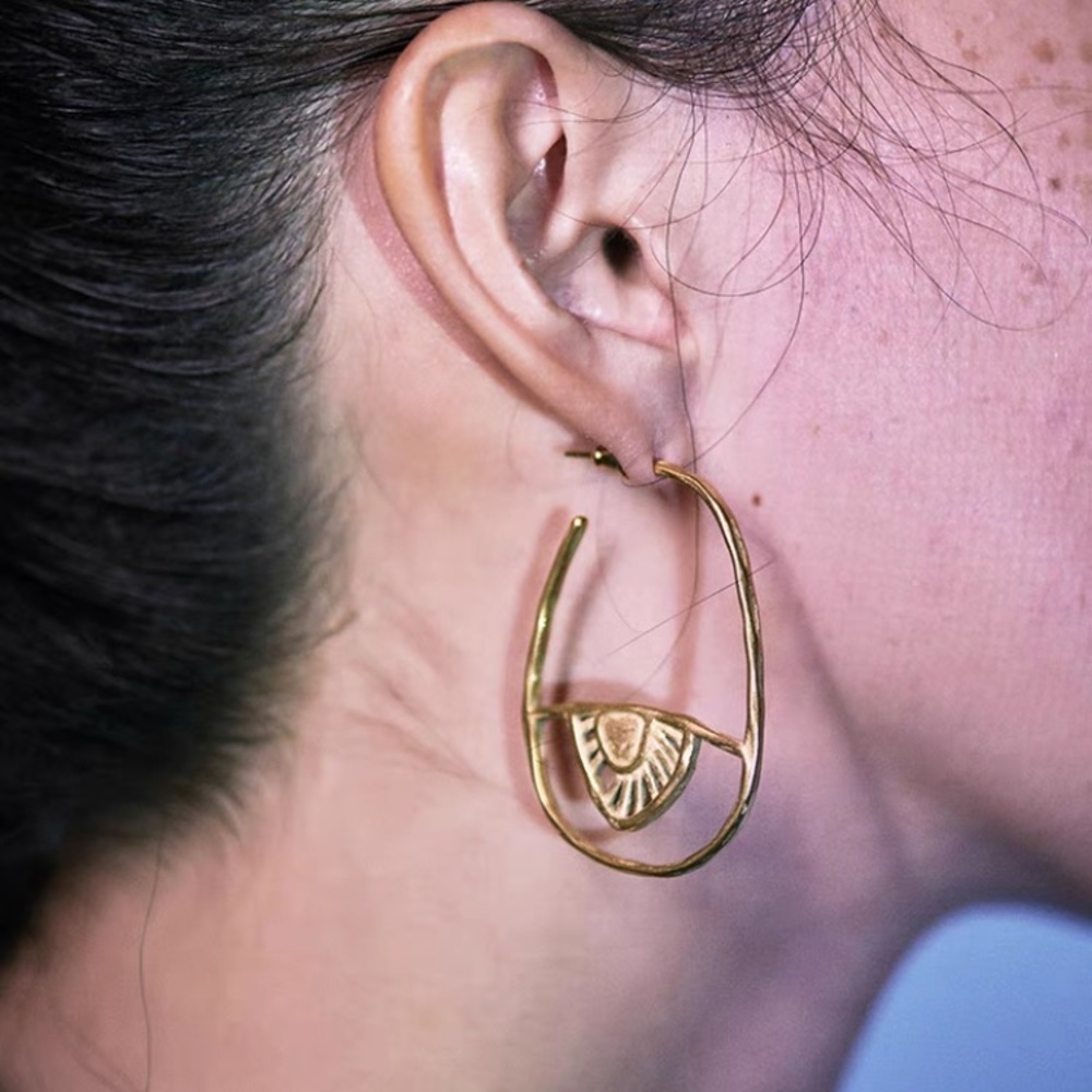 18k gold plated earring. like new.